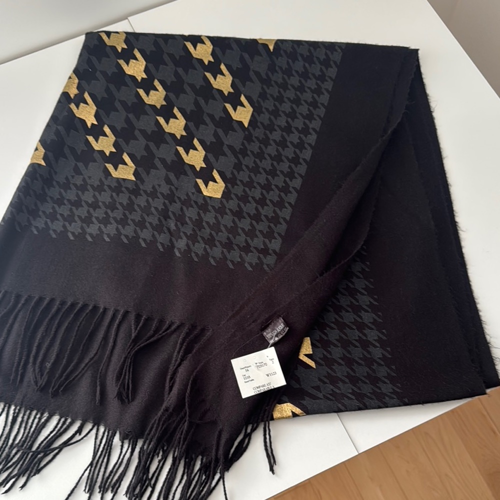 Black and Gold Chevron Patterned Women’s Scarf